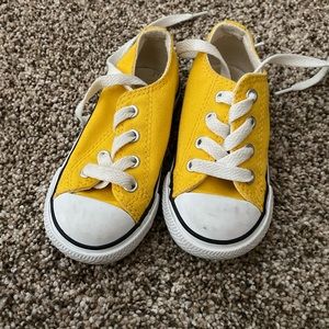 Yellow converse - toddler/kids 6